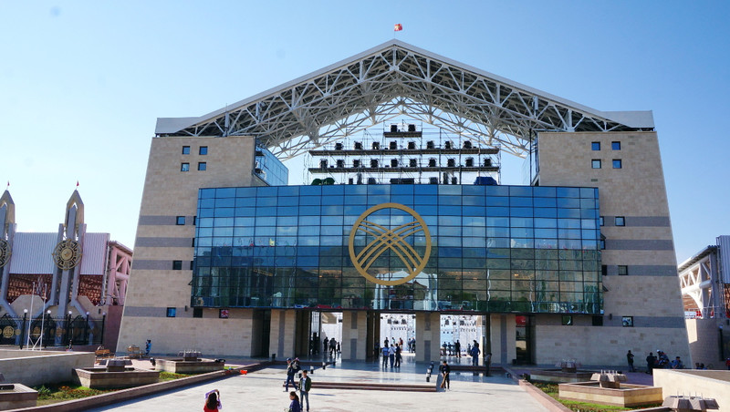 ФГИ проводит аукцион на сдачу в аренду терассы в здании ипподрома на Иссык-Куле — Tazabek