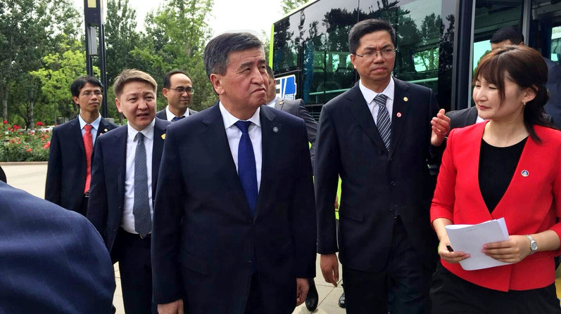 Президент С.Жээнбеков специально посетил завод по производству электромобилей, стороны обсудят этот вопрос, - министр иностранных дел Э.Абдылдаев — Tazabek