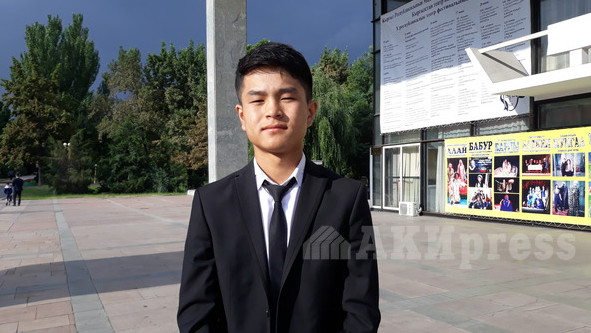 Единственный обладатель «золотого сертификата» по Баткенской области М.Курбаналиев будет учиться на дипломата