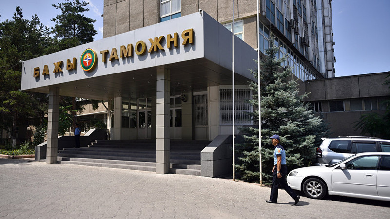 10 таможенников, в том числе первый замглавы ГТС, несвоевременно представили Единую налоговую декларацию — Tazabek