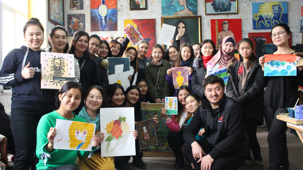 Для 35 девочек из новостроек Бишкека провели лагерь науки