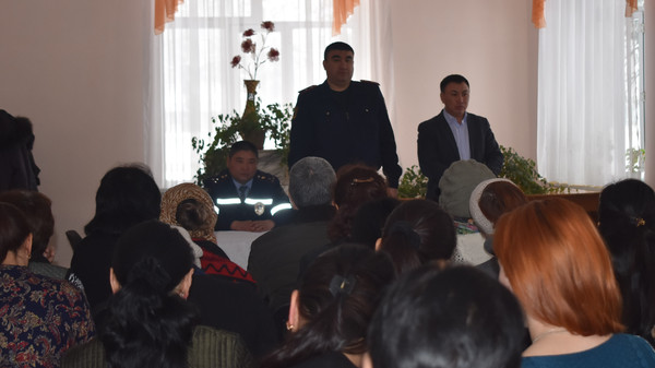 В школе Иссык-Атинского районе обсудили вопросы сокращения детского дорожно-транспортного травматизма