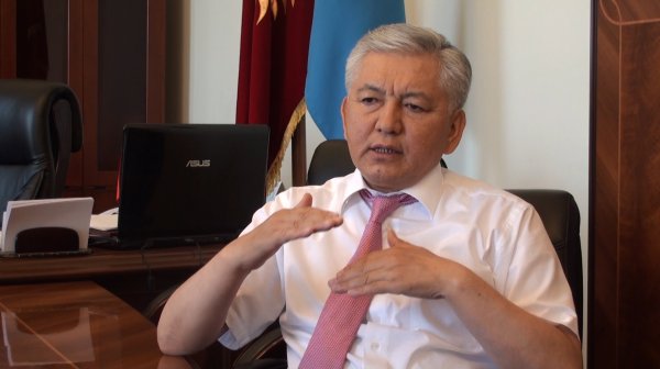 Депутат И.Омуркулов считает, что частая смена правительства негативно сказывается на инвестиционном климате КР — Tazabek