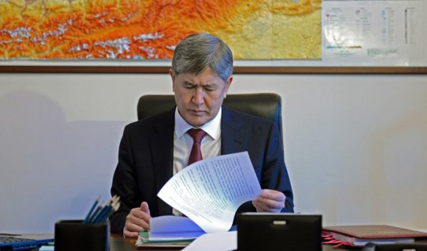 А.Атамбаев подписал закон о повышении гарантированной компенсации по депозитам до 200 тыс. сомов — Tazabek
