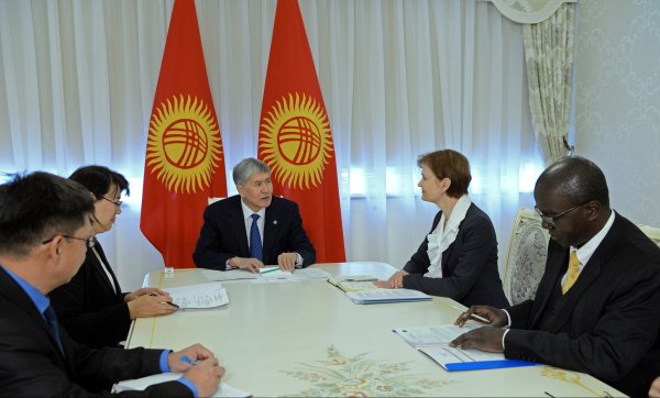 А.Атамбаев и глава Всемирного банка по ЦА Л.Бурунчук обсудили реализацию проектов по повышению экспортного потенциала КР и развитию энергетики — Tazabek