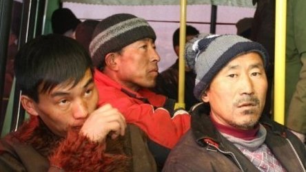 Мигранты из России стали больше перечислять денег в Кыргызстан (данные) — Tazabek