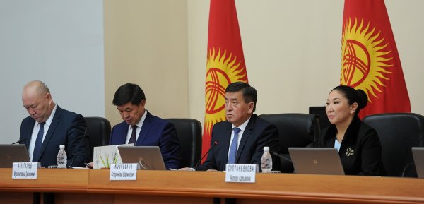 Премьер С.Жээнбеков отчитал руководство Агентства гражданской авиации и Минтранса — Tazabek