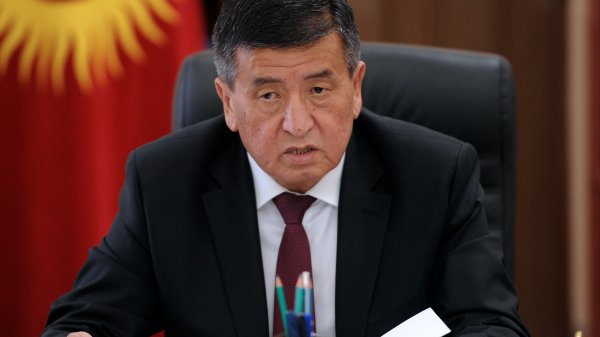 Правительство направило замглаву Минтранса в Китай для изучения ситуации с простаиванием более 100 кыргызских  грузоперевозчиков — Tazabek