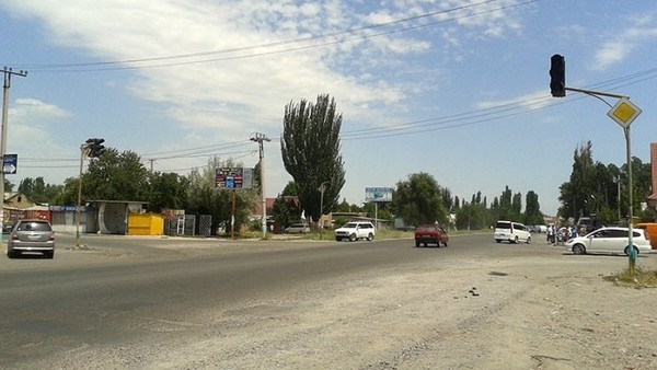 Каждый раз новые шокирующие подробности по дороге Кара-Балта—Бишкек выходят, на глазах народа украли почти 10 км дороги, - депутат — Tazabek