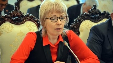 Депутаты СДПК поспорили из-за законопроекта, предполагающего переход школ Кыргызстана на 5-дневное обучение
