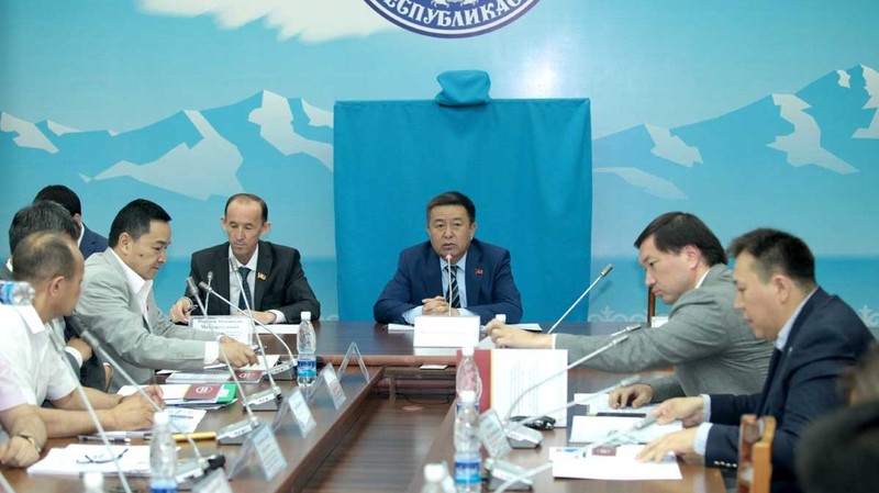 Фото — В парламенте прошло заседание Совета по развитию бизнеса и предпринимательства — Tazabek