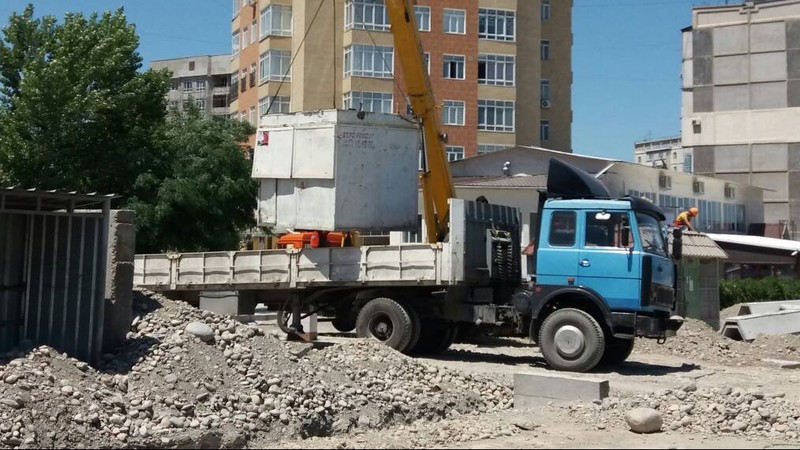 Мэрия демонтировала четыре торговых павильона в рамках реконструкции дорог в Бишкеке — Tazabek