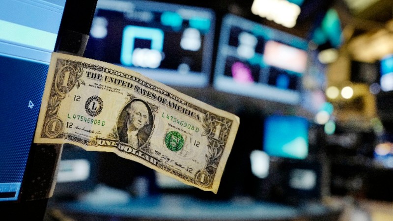 «Курс валют»: Доллар продается по 69,49 сома (график) — Tazabek