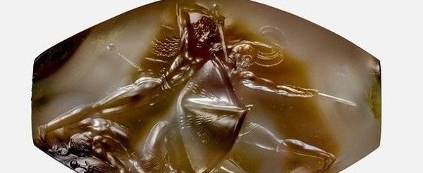 В могиле древнегреческого воина обнаружили гемму возрастом 3500 лет