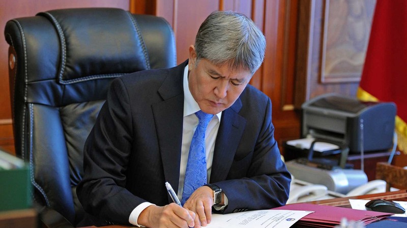 А.Атамбаев подписал закон о поправках в Водный кодекс, разрешающие разработку ледников Давыдова и Лысый — Tazabek