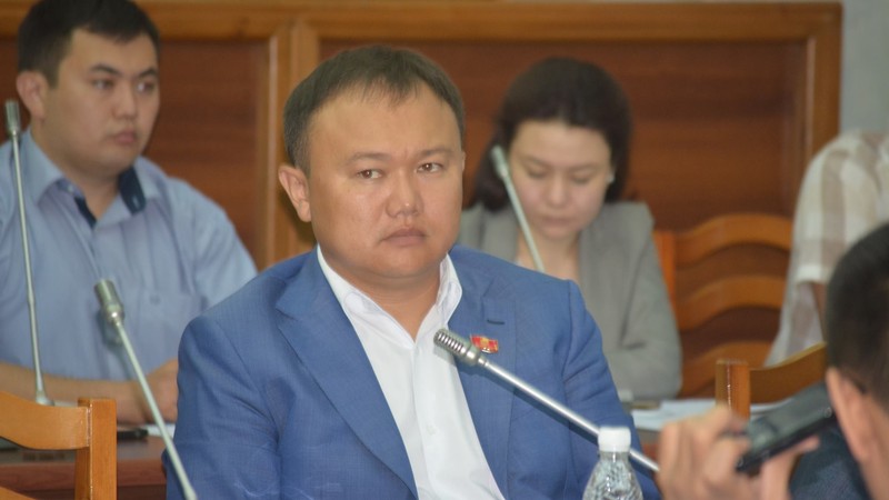 Депутат предложил пригласить на заседание комиссии экс-премьера, экс-министров финансов и энергетики, подписавших документы по модернизации ТЭЦ Бишкека — Tazabek