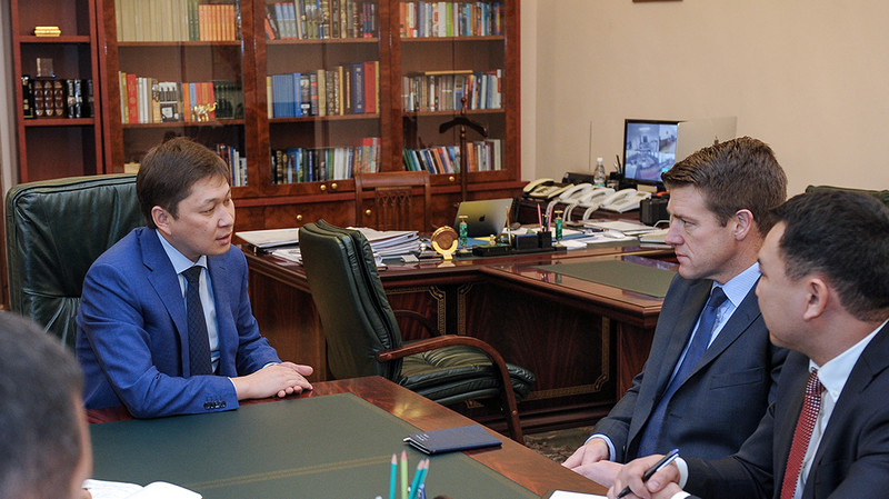 Премьер С.Исаков встретился с исполнительным директором Centerra Gold Inc. С.Перри — Tazabek