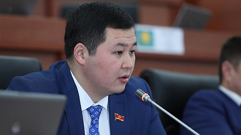 Депутат: Почему глава «Кыргызтелекома» получает зарплату в 100 тыс. сомов? — Tazabek