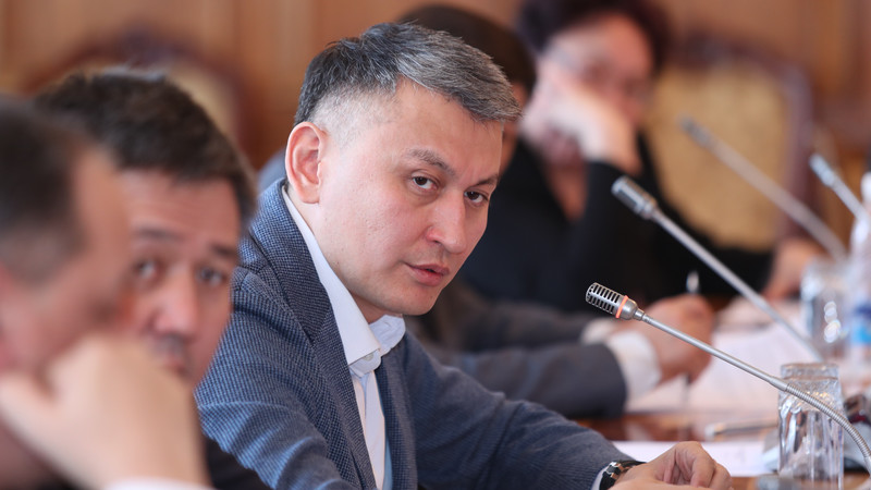 Депутат удивляется, что ни одно министерство не дало отрицательное заключение на поправки в госсоцстрахование: По сути это налог на все — Tazabek