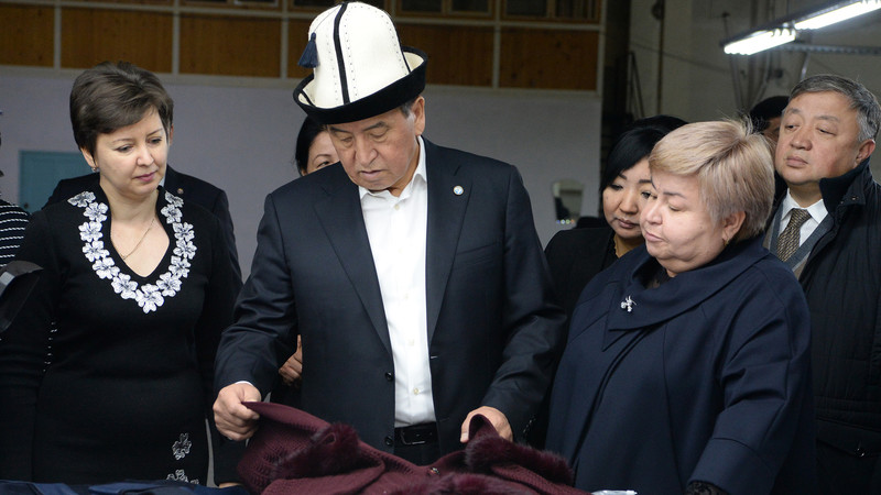 Фоторепортаж — Президент посетил производственные предприятия в Токмоке — Tazabek