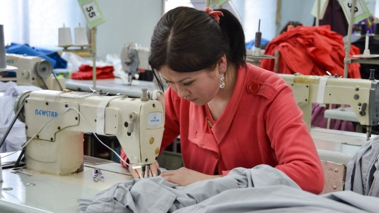 Соцфонд: Более 200 тыс. людей в швейной отрасли работают в тени — Tazabek
