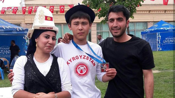 Түркиядагы эл аралык турнирде 1-орунду ээлеген Абдырахман келечекте элге юристтик кызмат көрсөтөт