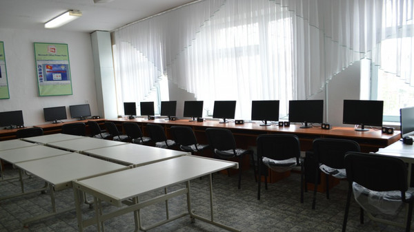 Нарын шаарындагы Т.Сатылганов мектебине жаңы үлгүдөгү компьютерлер келди