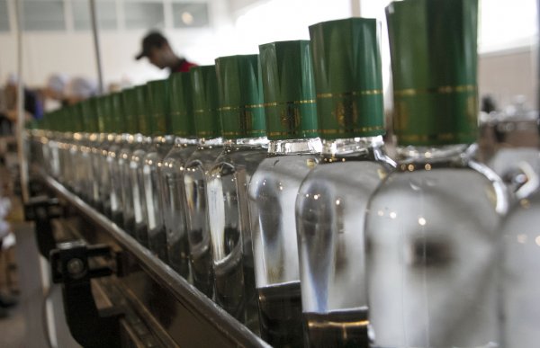 Несколько депутатов ЖК предложили уравнять права местных производителей алкогольной продукции и импортеров — Tazabek