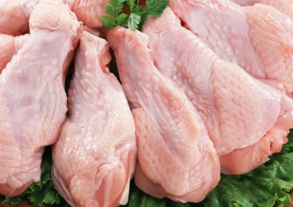 Госветсанинпекция не пропустила в КР свыше 19 тонн мяса птицы, произведенного российской компанией «Птицекомбинат» — Tazabek