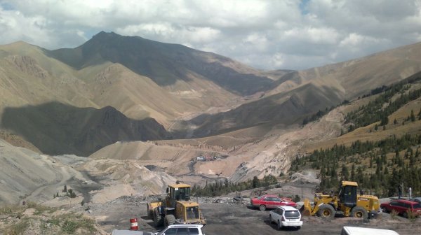 Работники угольного месторождения Кара-Кече пожаловались на частые проверки со стороны Финполиции — Tazabek