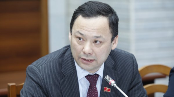 Депутат Р.Казакбаев спросил у правительства, почему в соглашения с КНР по займам вошли слова «потерять суверенный иммунитет» — Tazabek