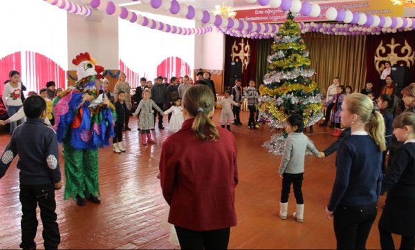 Фото — ОАО «МАМ» поздравило детей-сирот Аламединского района с наступающим Новым годом — Tazabek