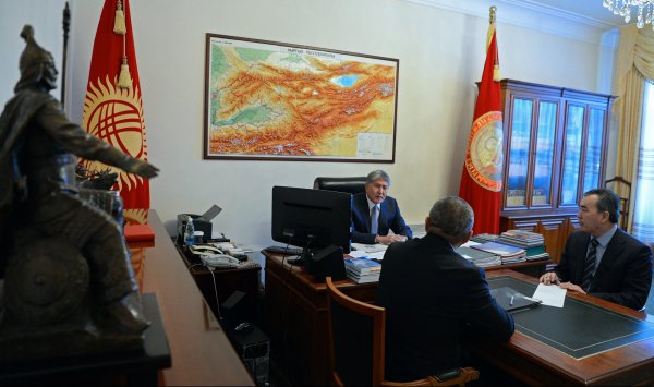 Президент и министр транспорта обсудили качество строительных и ремонтных работ на автодорогах КР — Tazabek