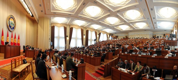 Комитет ЖК принял в 3 чтении ряд законопроектов, в том числе запрещающий налоговикам с судимостью занимать должность в ГНС — Tazabek