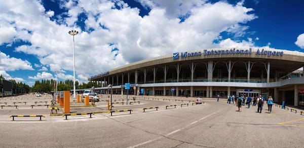Со стороны западного и восточного крыла ведутся работы по перепрофилированию и расширению аэровокзала аэропорта «Манас» — Tazabek
