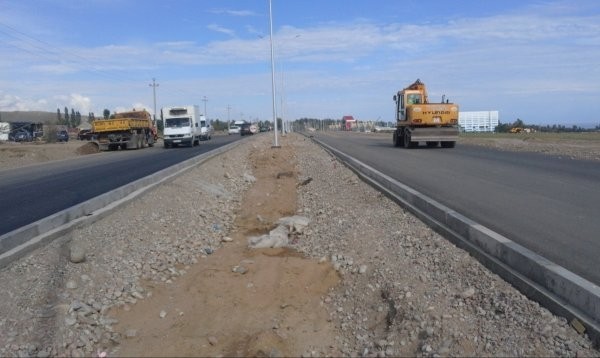 Минтранс планирует завершить дорожно-ремонтные работы на участке от села Тамчы до города Чолпон-Ата до 15 июня — Tazabek