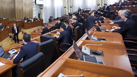 Депутат К.Зулушев предложил заслушать информацию о законности проведения тендера на 14 малых ГЭС — Tazabek