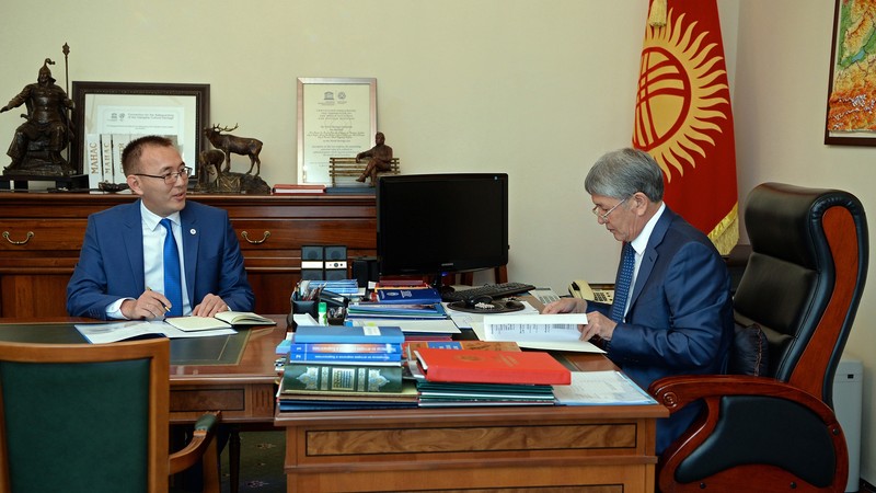 Глава НБКР Т.Абдыгулов рассказал А.Атамбаеву, как регулятор добивается экономической стабильности в КР — Tazabek