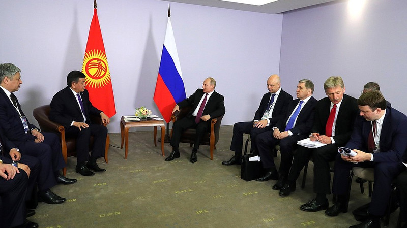 В.Путин на встрече с С.Жээнбековым: У нас будет возможность сегодня, что называется, в кулуарах спокойно поговорить по всем вопросам — Tazabek