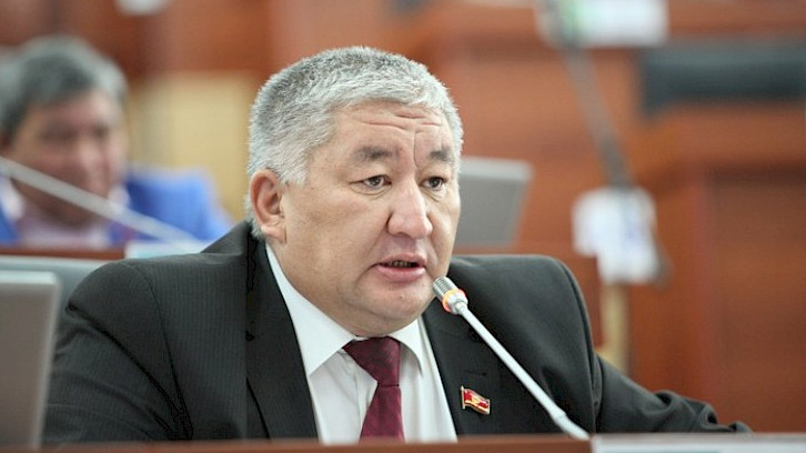 Депутат: Из-за того, что поднимают растаможку, 10 грузоперевозочных компаний ушли в Казахстан — Tazabek