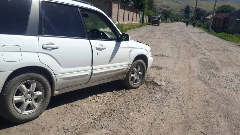 Жители села Бейшеке в Кеминском районе дали министру транспорта 5 дней, чтобы ведомство нашло деньги на ремонт дороги — Tazabek