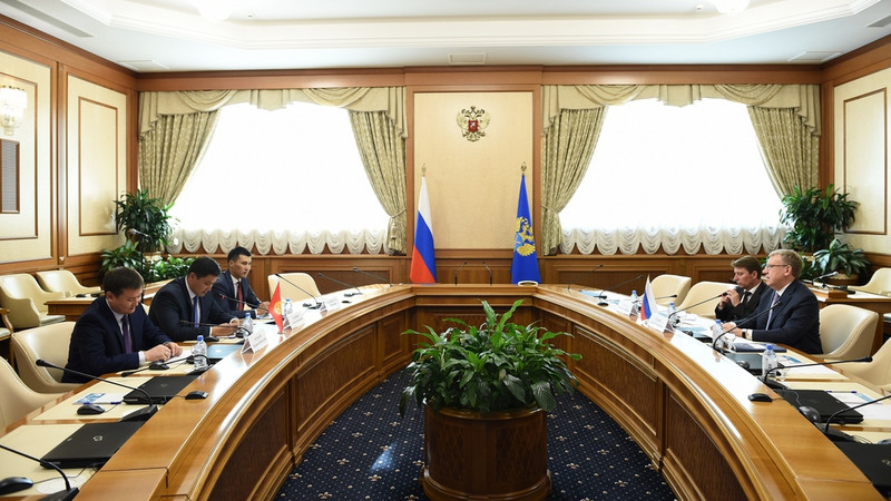 Обновленное соглашение между Счетными палатами Кыргызстана и России — фундамент для развития двухсторонних отношений, - глава ведомства — Tazabek