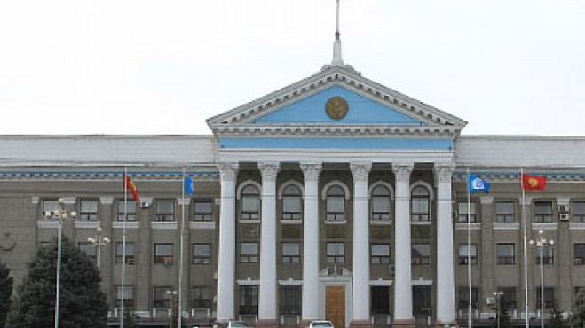 Налоговики перед проверкой выдают патенты, а в ТЦ уменьшают квадратные метры, - глава Управления доходной части Бишкека  — Tazabek