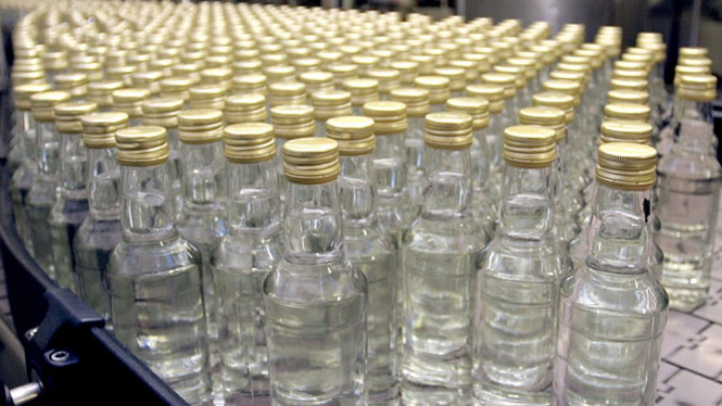 «Паленая» водка: За 2018 год в КР изъято более 170 тыс. бутылок и накрыто несколько подпольных цехов — Tazabek