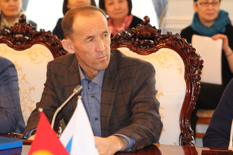 Депутат удивлен, что правительство до сих пор молчит о пойманном на взятке замминистра — Tazabek