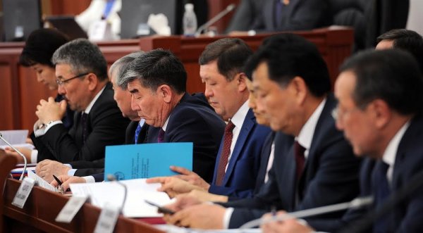 Депутаты раскритиковали деятельность правительства по антикризисной программе — Tazabek