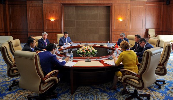 Главы правительств Кыргызстана и Казахстана обсудили вопросы энергетики, транспорта и сельского хозяйства — Tazabek
