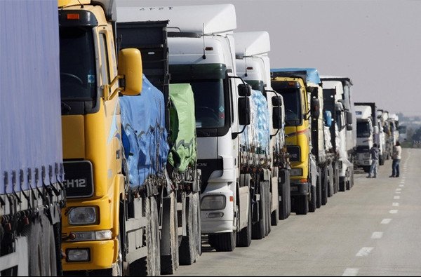 Минтранс ввел временное ограничение движения грузового автотранспорта по автодорогам КР в летний период (сроки) — Tazabek