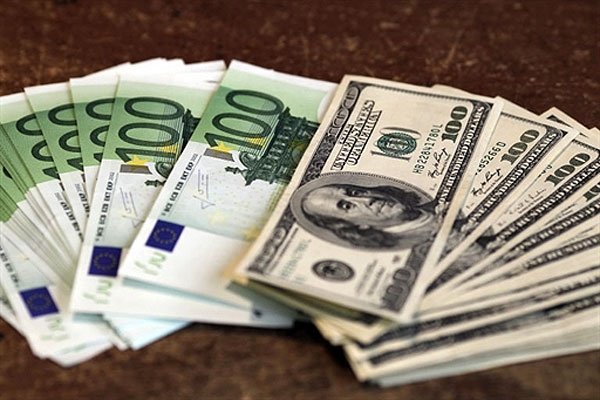 «Утренний курс валют»: Доллар США в обменках стоит 67,4 сома, евро — 76,8 сома — Tazabek