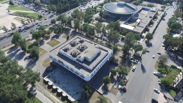 С высоты птичьего полета — Каково будущее бывшего ресторана «Нарын» в центре Бишкека? — Tazabek